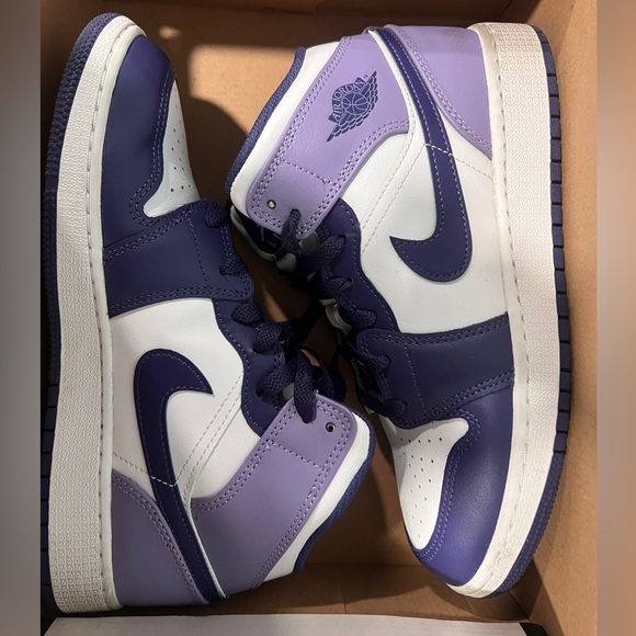 AIR JORDAN 1 MID (GS) - Picture 8 of 11